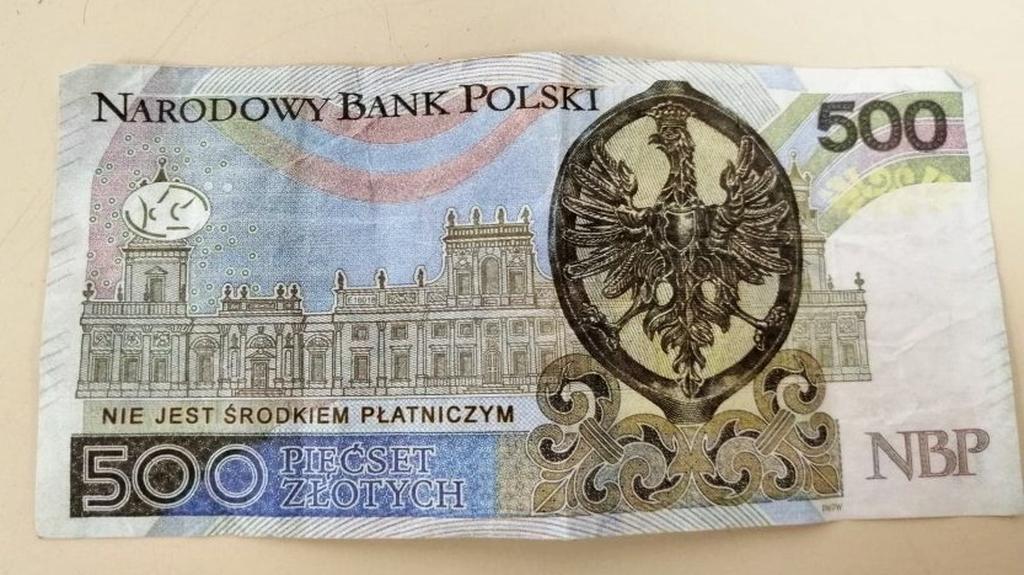 Zapłacił "souvenirem", dostał resztę