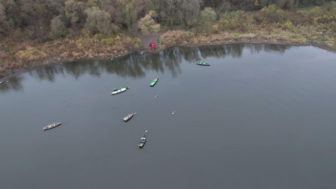 Wywrócony ponton na Wiśle, zawieszono poszukiwania wędkarza