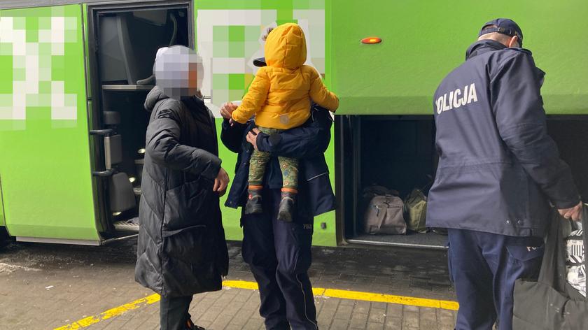 Matka podczas postoju wyszła przygotować dziecku mleko, autokar z jej synami odjechał