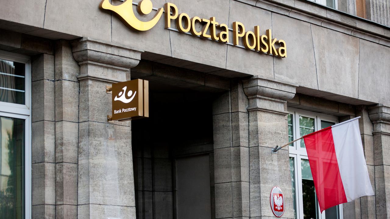 "Jesteśmy najgorzej opłacaną grupą zawodową w Polsce". Strajk ostrzegawczy na Poczcie