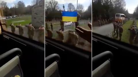 Brytyjscy żołnierze salutują odjeżdżającym na front Ukraińcom