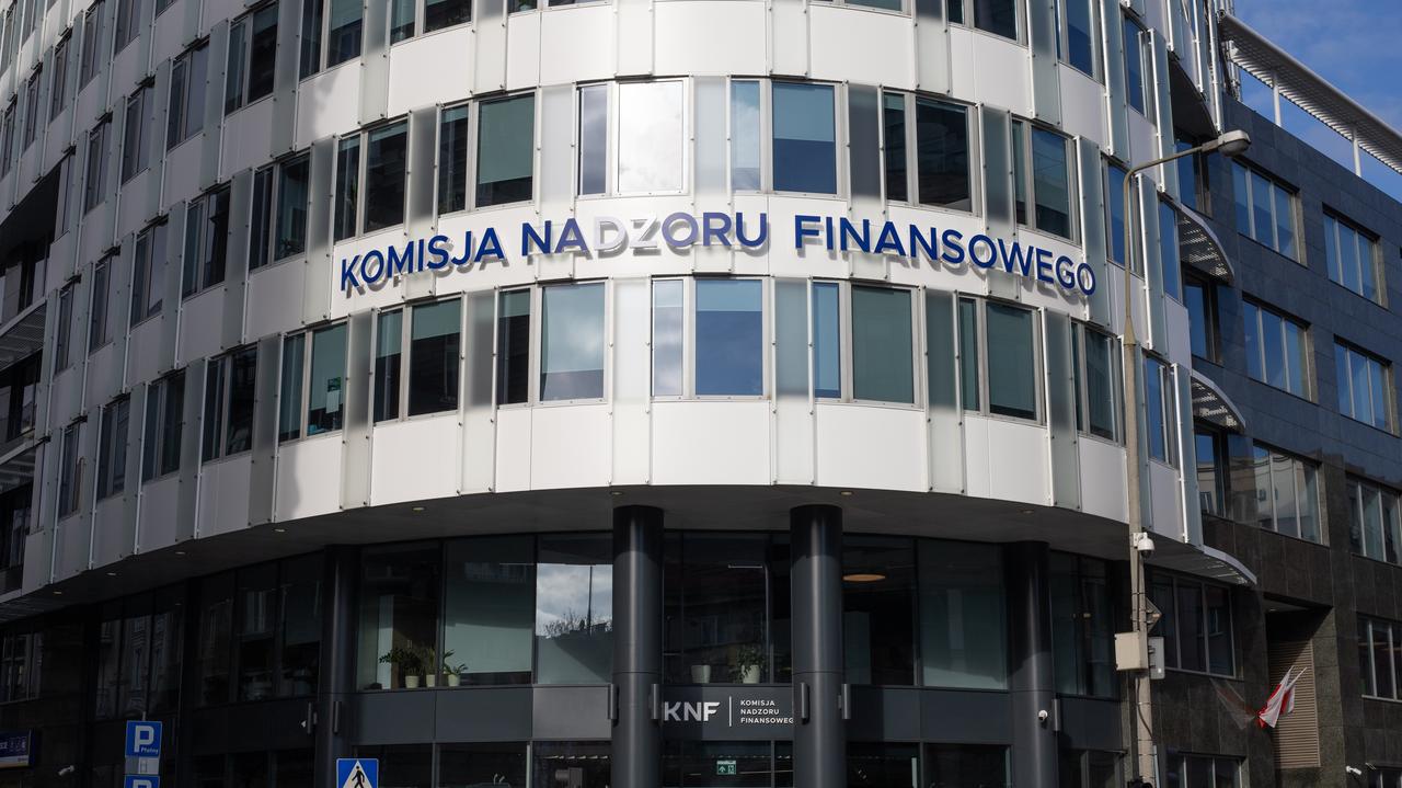 El nuevo salario del jefe de la KNF – Reglamento sobre la remuneración del jefe de la Autoridad de Supervisión Financiera de Polonia
