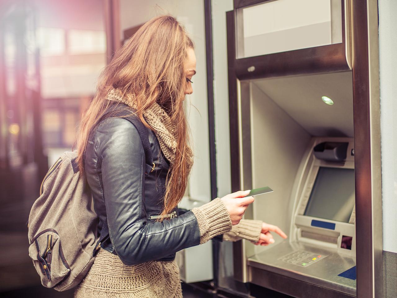 Bnp Paribas Wypłata Gotówki W Oddziale