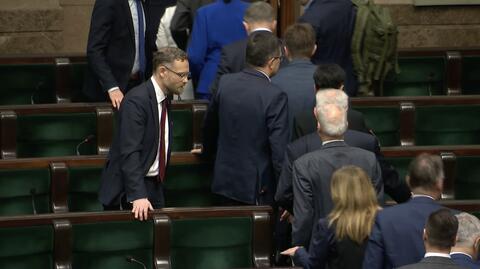 Posłowie wrócili na obrady Sejmu po przerwie. Znów hałas, kłótnia, politycy PiS opuszczają salę. Całe zajście