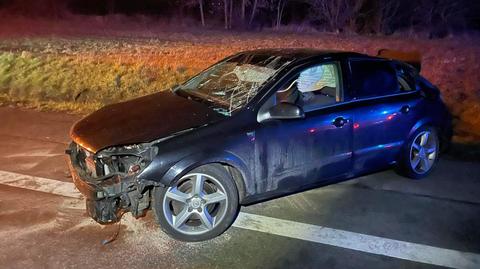 Stracił panowanie nad samochodem i uderzył w drzewo. Miał dwa promile