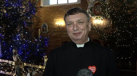 Ksiądz Kazimierz Klaban ponownie przekazał pieniądze z tacy na rzecz WOŚP. "Do końca, kiedy będę tutaj proboszczem i o jeden dzień dłużej"