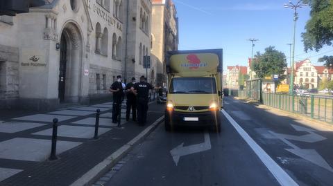 Poznań: Blokował furgonetkę z homofobicznymi hasłami. Sąd go uniewinnił