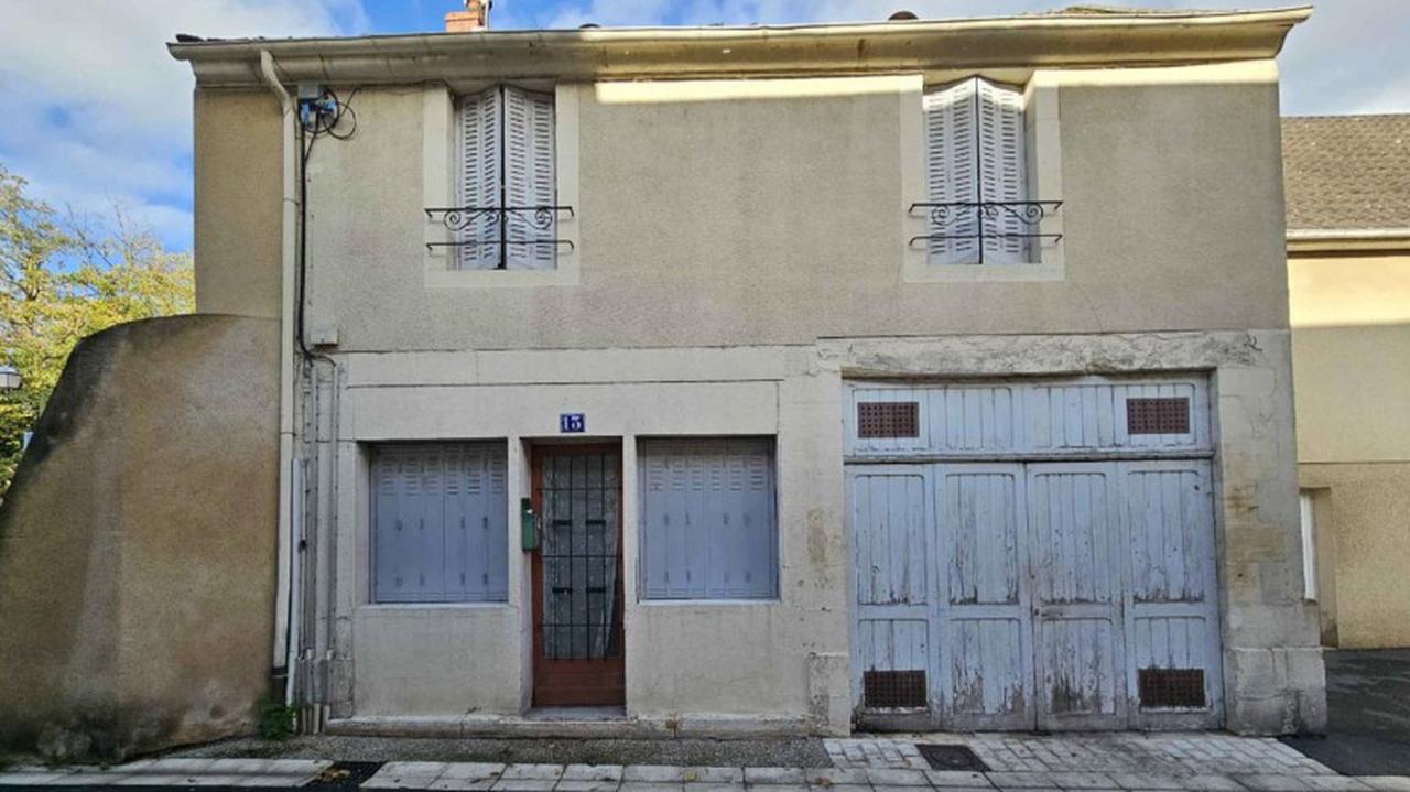 Francia.  Obtendrás esta casa por unos centavos si cumples dos condiciones.  Ya puedes realizar pedidos