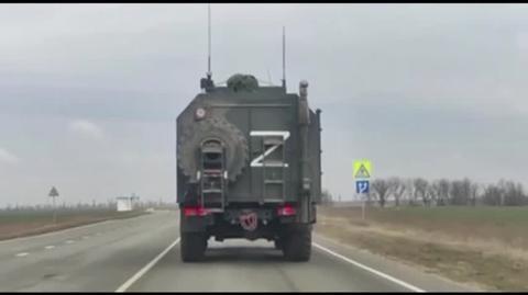 Rosyjskie oddziały przekraczające granicę z Ukrainą ze strony Krymu w pierwszym dniu inwazji [24 lutego 2022]