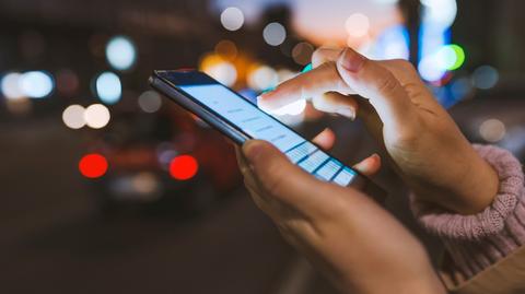 telefon komorka smartfon shutterstock_780955027