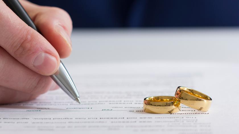 Ministerstwo Sprawiedliwości proponuje zmiany w rozwodach. Ekspertka: będzie bardzo krzywdząca dla kobiet i dzieci