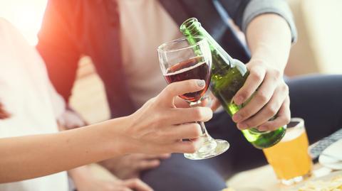 Japonia zachęca młodych, by pili więcej alkoholu