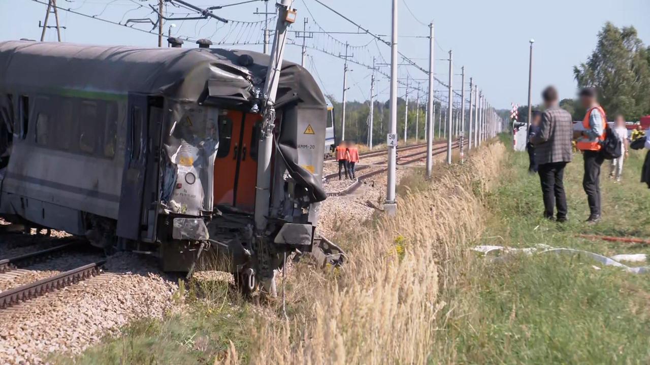 Pociąg Intercity zderzył się z ciężarówką w Sokolnikach Suchych. Jedna osoba zginęła