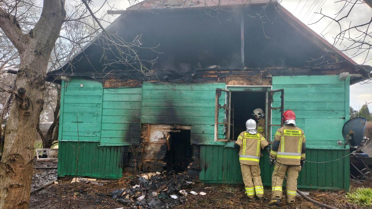 Pożar drewnianego domu w Trzcińcu. Nie żyje mężczyzna