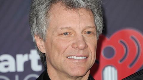 Jon Bon Jovi pomógł kobiecie w kryzysie. Policja dziękuje piosenkarzowi -  TVN24