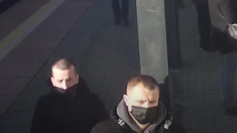 Policja poszukuje mężczyzn z nagrania