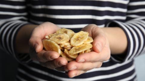 Partia chipsów bananowych wycofana z obrotu