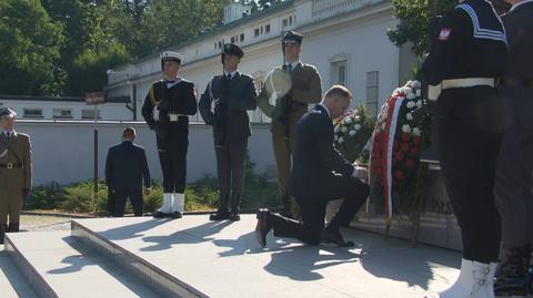 Prezydent Andrzej Duda złożył wieniec przed pomnikiem marszałka Józefa Piłsudskiego 