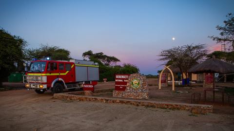 Polscy strażacy dostarczyli wóz strażacki do Tanzanii