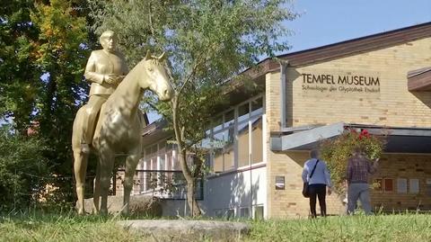 Pomnik Angeli Merkel w miejscowości Etsdorf. Wideo archiwalne