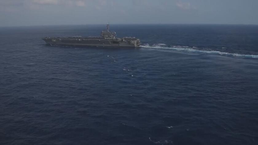USS Carl Vinson pływa u wybrzeży Korei 