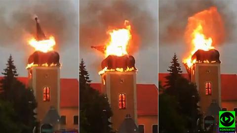 Runęła iglica w czasie pożaru kościoła