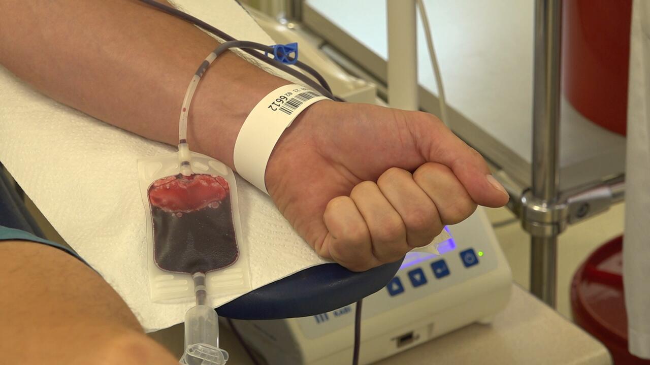 Niedobory krwi zagrażają chorym na raka. "Nie mamy jej czym zastąpić"