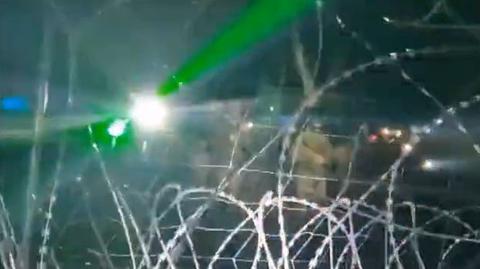 Straż Graniczna: prawie 200-osobowa grupa próbowała wedrzeć się do Polski (wideo z 26 listopada)