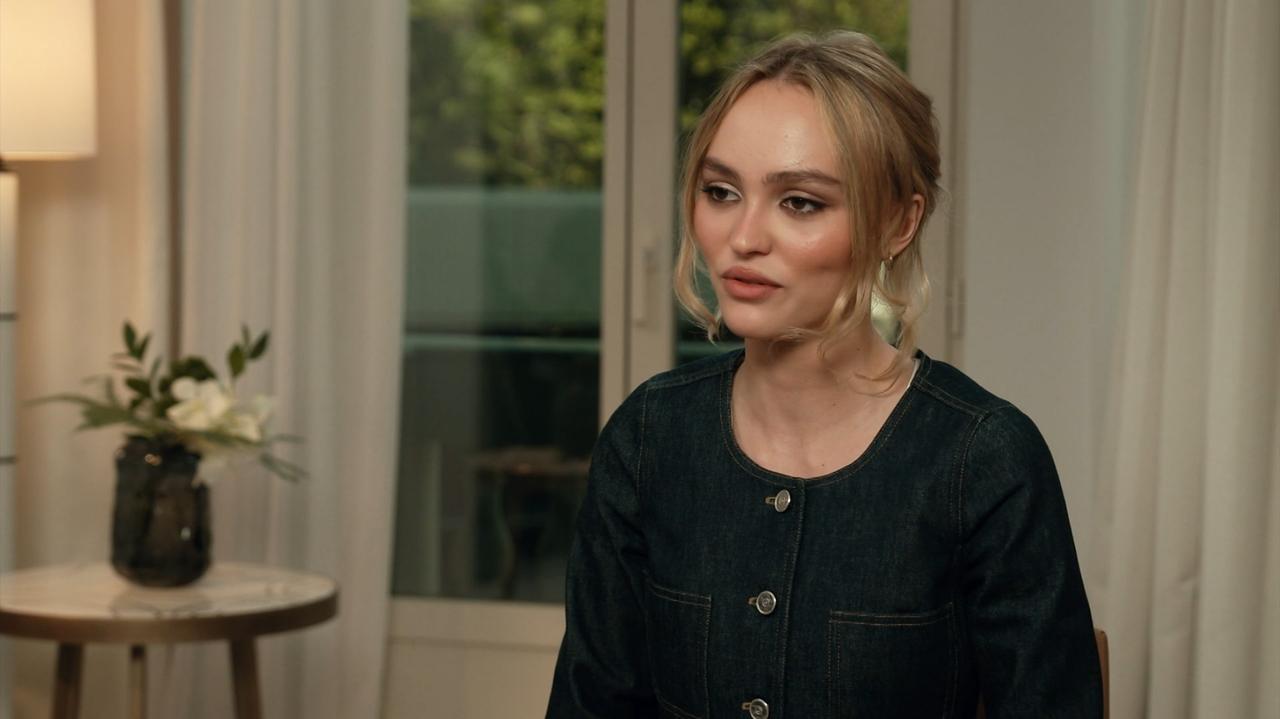 A story from the dark side of Hollywood.  Lily-Rose Depp on “Idol” in an interview with TVN24