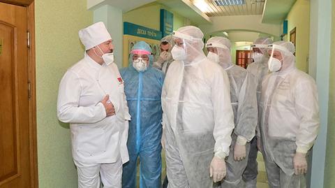 Łukaszenka odwiedza szpital kliniczny w Mińsku 