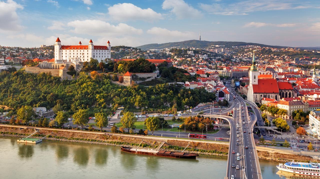 Węgrzy masowo jeżdżą na zakupy na Słowację