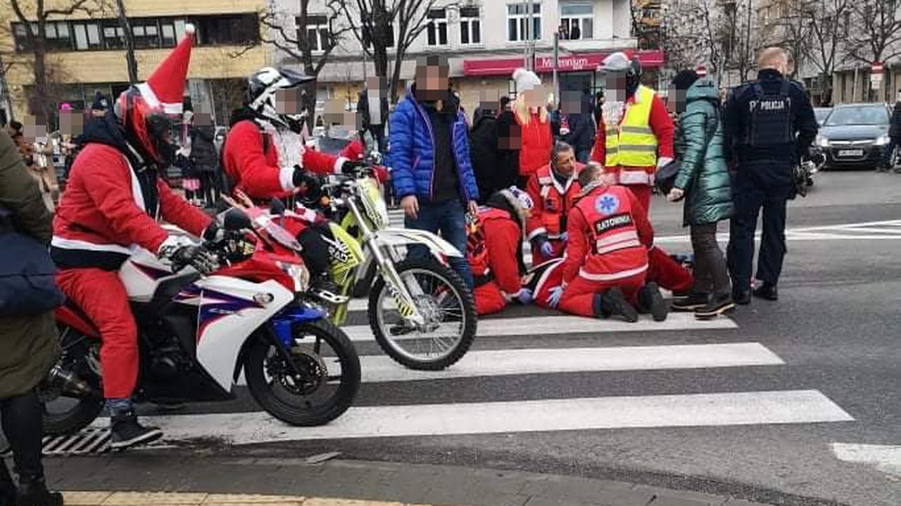 Gdynia. Wypadek na Paradzie Mikołajów, motocyklista wjechał w grupę ludzi. Kobieta została ranna