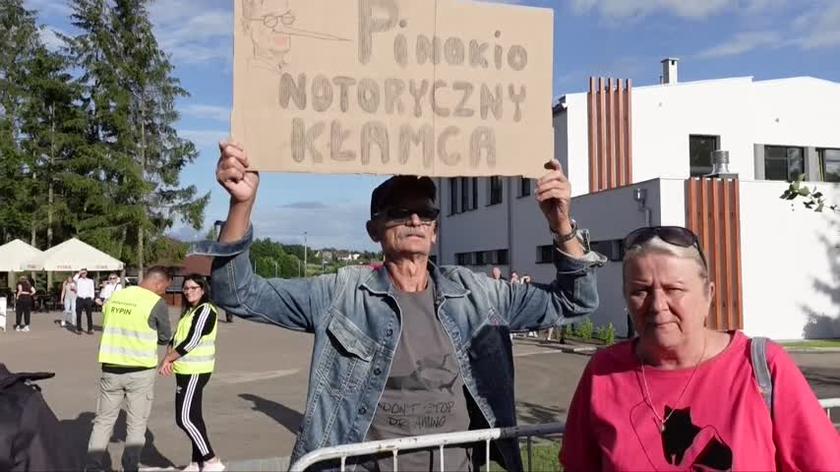 Encuentro con Mateusz Morawiecki en Rypin.  El alcalde arrancó una pancarta criticando al primer ministro