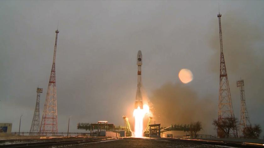 Rakieta Proton w drodze do kosmodromu Bajkonur 