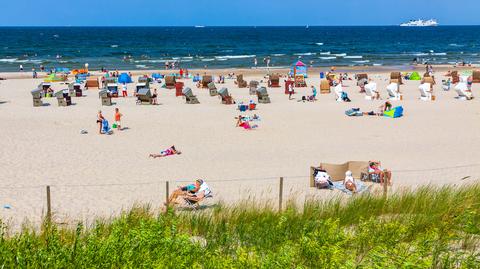 Widok z drona na plażę w Orłowie, luty 2022