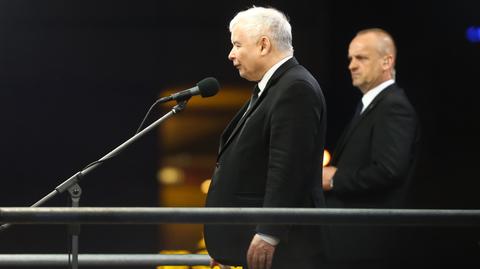 Prezes PiS dziękuje przy pomniku ofiar katastrofy smoleńskiej