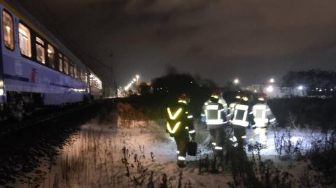 Pociąg potrącił mężczyznę pod Kutnem (wideo z 13.12.2022)