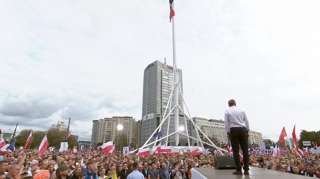 Aktualnie czytasz: Hymn na Marszu Miliona Serc. Tusk: usłyszała go naprawdę cała Warszawa i cała Polska