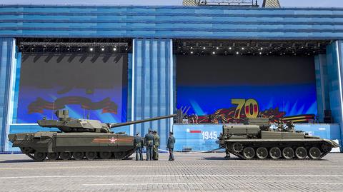 Awaria dumy rosyjskiej zbrojeniówki. Czołg T-14 Armata utknął na placu Czerwonym