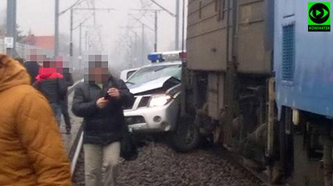 Pociąg uderzył w radiowóz. Nie żyje policjant