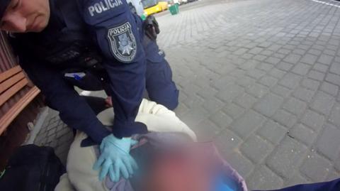 Policjanci reanimowali nieprzytomna kobietę 