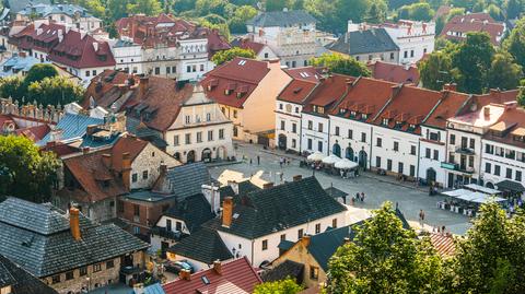 Kazimierz Dolny. Niezwykłe odkrycie podczas odnawiania krzyża. W kuli leżała pożółkła kartka i moneta (materiał z 30.12.2021)