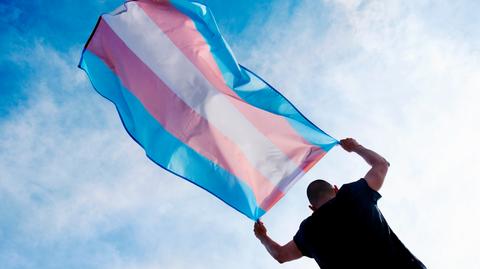 Międzynarodowy Dzień Widzialności Osób Transpłciowych. Jędrek Kawecki i Kinga Tarkiewicz o wytaczaniu procesu rodzicom by dokonać korekty oznaczenia płci