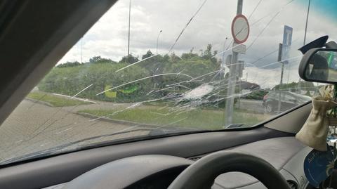 Kierował z rozbitymi szybami, trafił w ręce policji