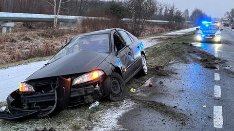 Uciekał przed policją. Jego samochód dachował