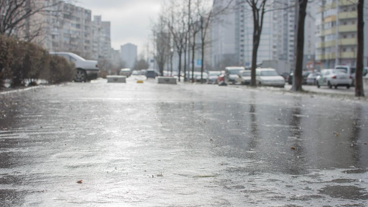 Alert RCB. "Ogranicz podróże"