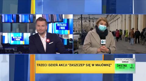 Trzeci dzień akcji "Zaszczep się w majówkę". Kolejki przed mobilym punktem szczepień w Warszawie