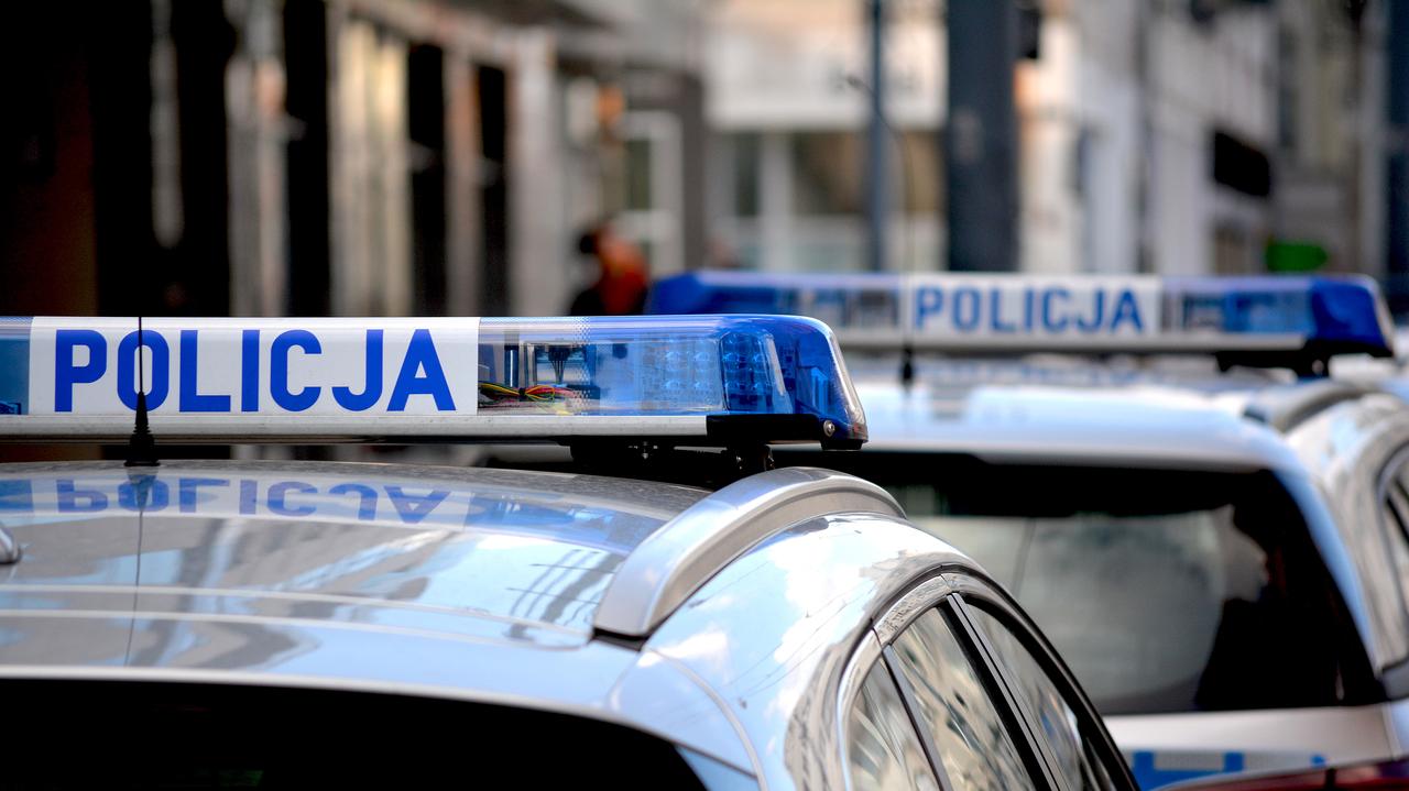Pijana babcia wiozła wnuczkę. Uderzyła w inne auto, po kolizji odjechała