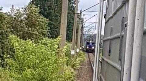 Policja sprawdza, jak pociągi znalazły się na tym samym torze