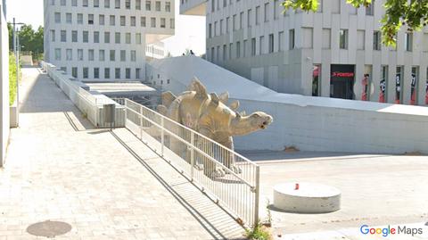 Figura dinozaura znajduje się w hiszpańskim mieście Santa Coloma de Gramenet